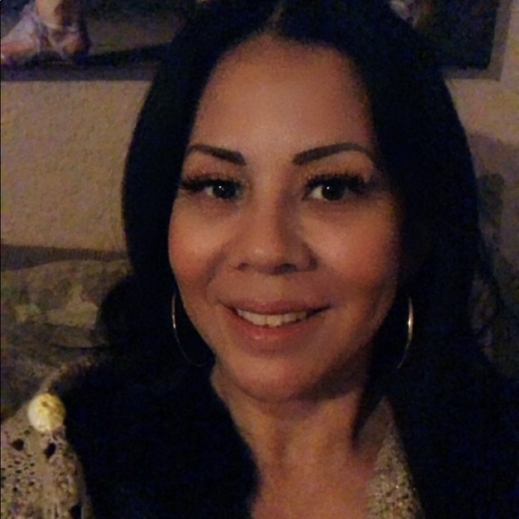 Meet your Posher, Gabriela - Picture 1 of 1